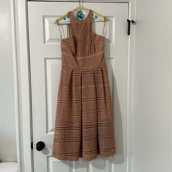 Ministry of Style Midi Dress - Picture 3 of 4